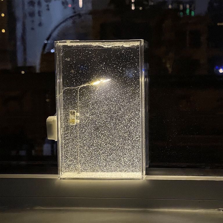 DIY Snowy Street Lamp Night Light Kit - Liquid Glitter Floating Snow Globe Effect - LED Acrylic Desk Display - Creative Handcraft Gift for Bedroom & Home Decor - Battery Operated 15.5cm